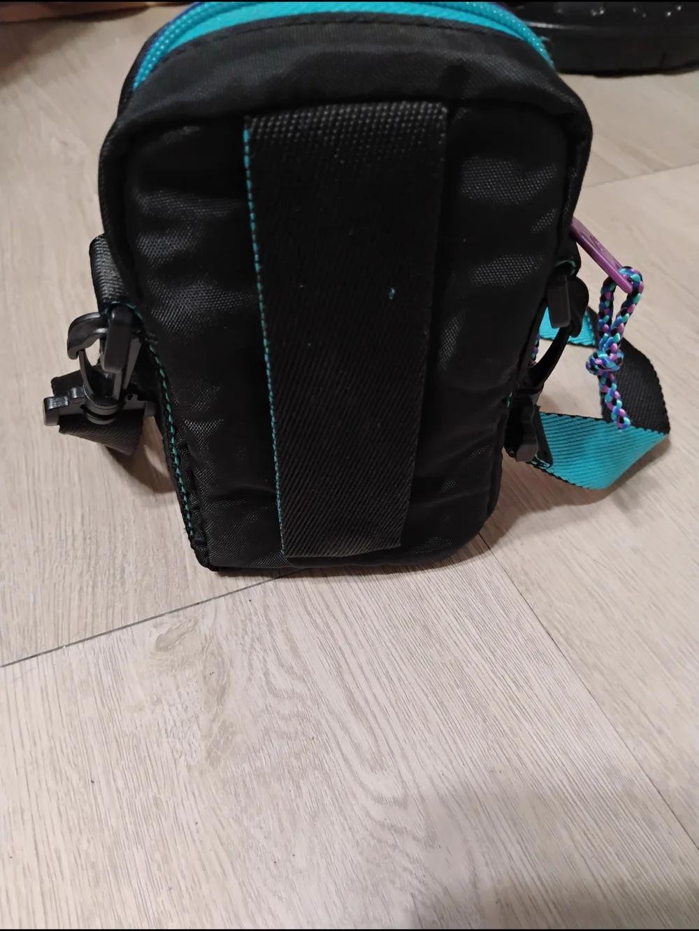 Samsonite Small Crossbody Camera Bag in Black & Teal